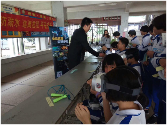广州壹传诚VR禁毒助力揽核中学禁毒宣传3